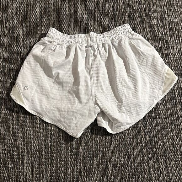 Lululemon Hotty Hot Short II *Long 4" - Picture 2 of 8